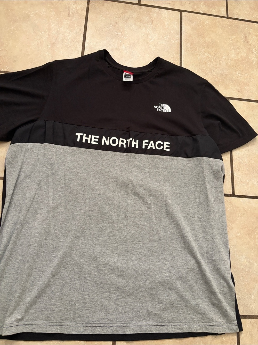 Used like new. The North Face Men’s Black & Gray Short Sleeve Logo Tee
